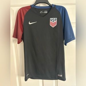 Nike USA Men’s Soccer Jersey Size Small